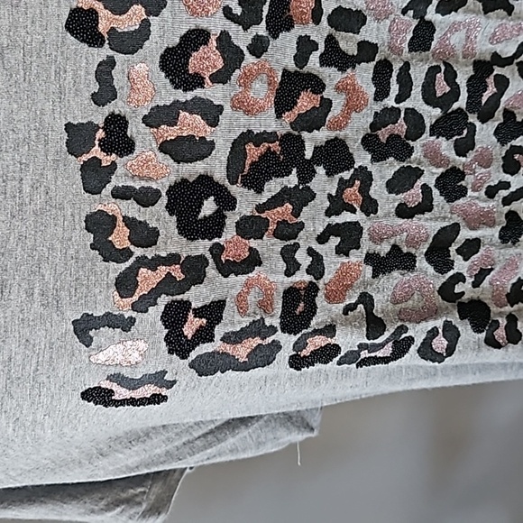 Apt. 9 Gray Short Slee Tee with Rose Gold, Pink, and Silver Ombre Leopard Print - Picture 5 of 12
